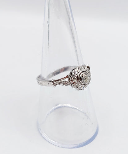 Bague 55.5 Bague marguerite art deco or blanc 18k et platine ornée de 0,54 carats de diamant 58 Facettes A04599