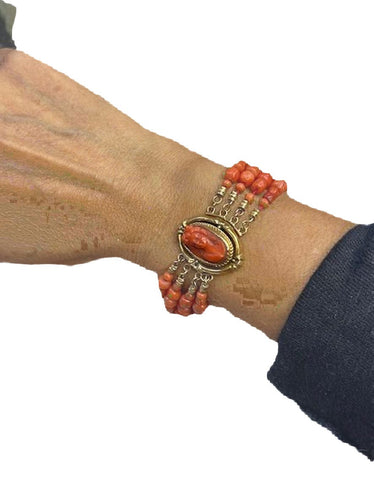Bracelet Bracelet manchette or et corail, époque Napoléon III 58 Facettes