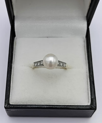 Bague 55 Bague vintage - Bague en or gris 18k, perle de culture et diamants 58 Facettes