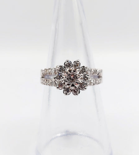 Bague marguerite vintage or blanc, 0,60 carat diamants serti illusion 58 Facettes A06236