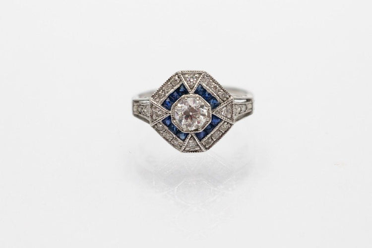 Bague 53 Bague Art Déco ornée de diamants et de saphirs, Europe de l'Ouest, années 1980 58 Facettes 10488