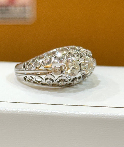 Bague ancienne ajourée en or blanc et diamants