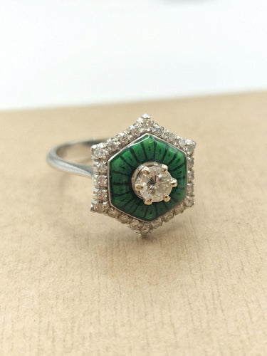 Bague 55 Bague solitaire en or blanc et émail, ornée d'un diamant. 58 Facettes