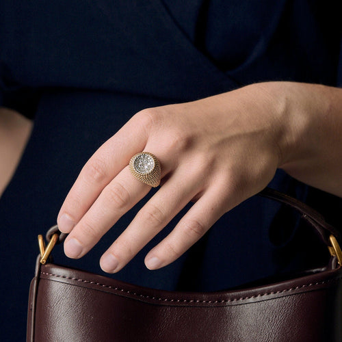 Boucheron - Bague en or jaune tressée sertie de diamants