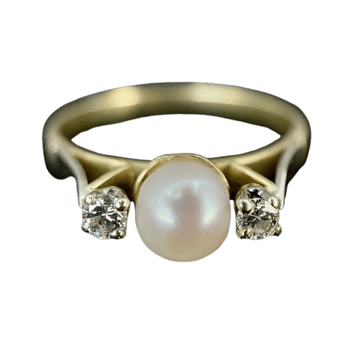 Bague sertie de perles fines