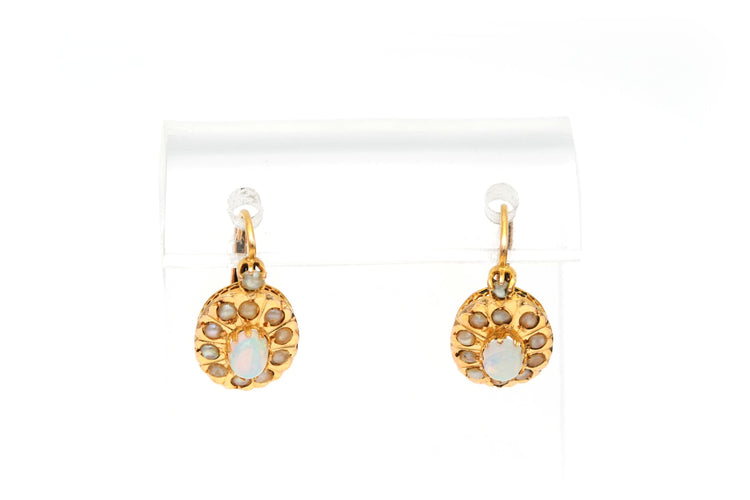 Boucles d'oreilles Boucles d'oreilles en or jaune serties d'opales et de perles 58 Facettes 22209