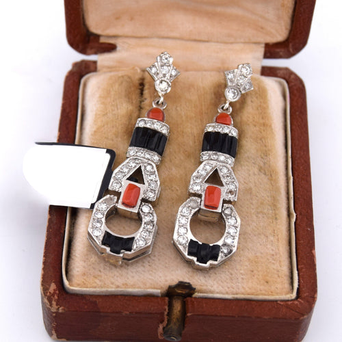 Boucles d'oreilles Boucles d'oreilles Art déco en platine ornées d'onyx, de corail et de diamants de 1,50 ct 58 Facettes OR156