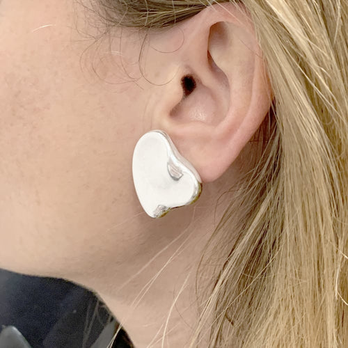 Boucles d'oreilles Boucles d'oreilles TIFFANY & CO x Elsa Peretti, «Cœur Bean » en argent. 58 Facettes 35091