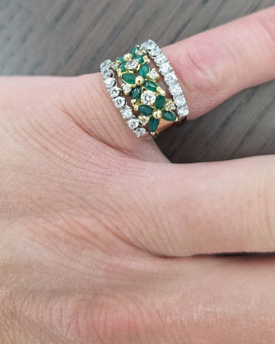 Anello fascia anni 70' oro giallo con smeraldi e diamanti 58 Facettes