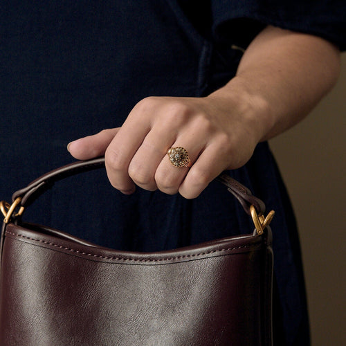Bague 54 Bague ancienne en or jaune et diamants. 58 Facettes