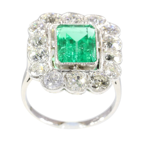 Luxe d'après-guerre : bague de fiançailles en émeraude et diamants