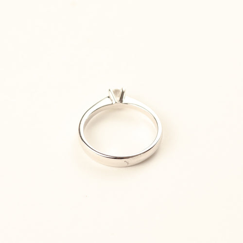 54 Sortija solitario en oro blanco con diamante talla brillante 58 Facettes 126443