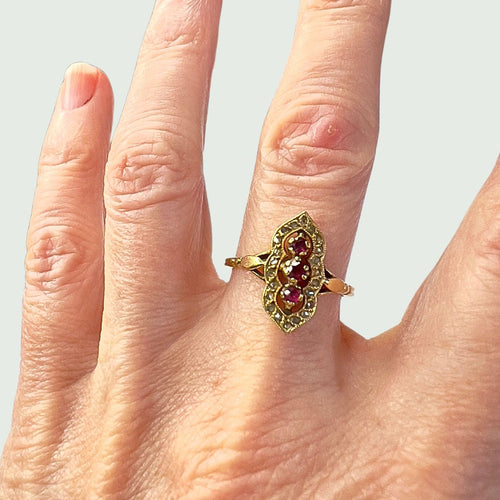 Bague 54 BAGUE DU DÉBUT DU XXE SIÈCLE (1900) EN OR 18 KT AVEC DIAMANTS ET RUBIS 58 Facettes Q991A