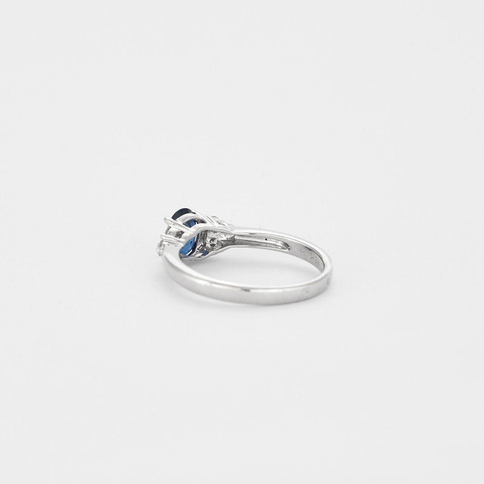 Bague Bague or blanc avec saphir bleu et diamants 58 Facettes