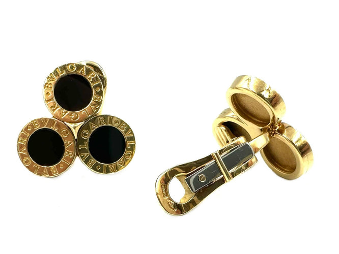 Boucles d'oreilles BVLGARI. Collection "BVLGARI-BVLGARI", boucles d'oreilles or jaune 18K et onyx 58 Facettes