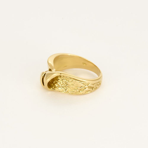 Bague en or jaune à motif de noeud stylisée