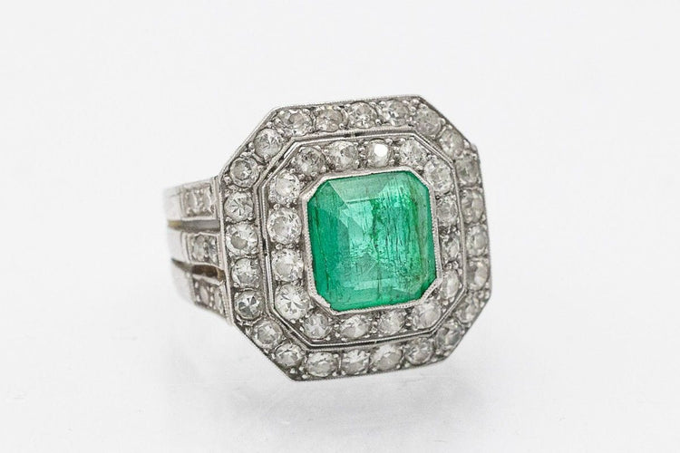 Bague 52 Bague chevalière Art déco avec émeraude 2.00 ct et diamants en or blanc 58 Facettes 11035