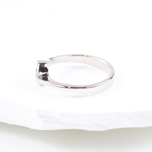 Bague 51 Solitaire en diamant serti sur or blanc 18 carats 58 Facettes 159/24J