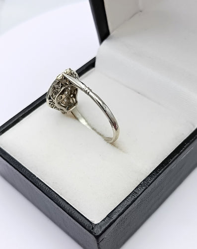 Bague 57 Bague Art Déco octogonale en or gris sertie de diamants et saphirs 58 Facettes