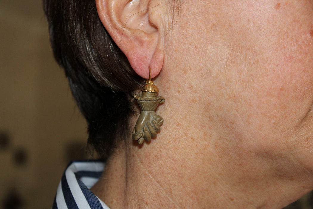 Antique lava carved gold earrings 58 Facettes 7458