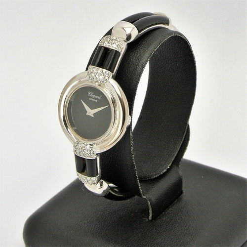 Montre Montre Chopard Genève en or blanc 18 carats avec onyx et diamants 58 Facettes