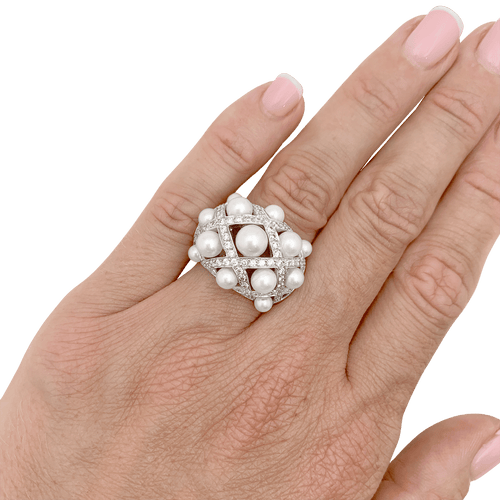 Bague 51 Bague CHANEL, "Baroque", or blanc, diamants, perles. 58 Facettes 34664