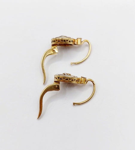 Boucles d'oreilles Dormeuses cible art déco or jaune et platine, diamants 58 Facettes A05769