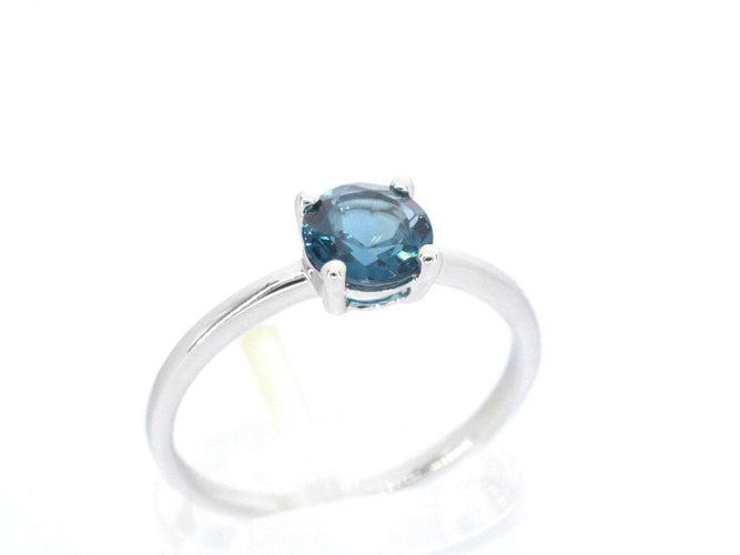 Bague 54 Bague en or blanc avec topaze 58 Facettes 2332