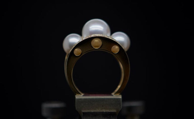 Bague 54 Bague en Or Ornée de Perles et Diamants 58 Facettes