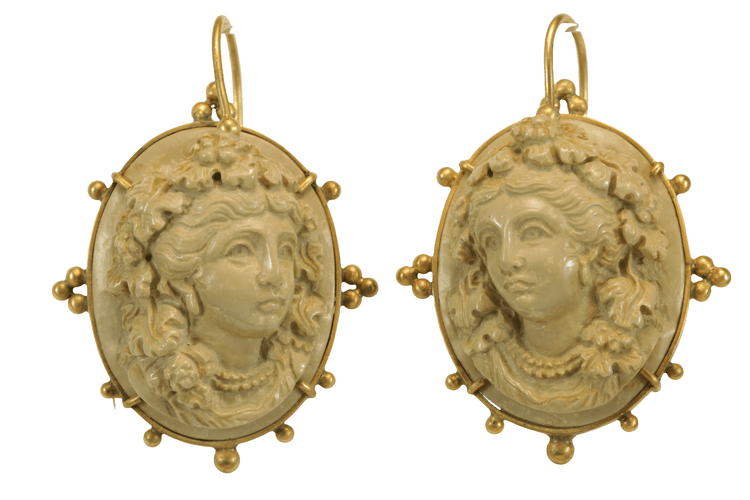 Boucles d'oreilles Boucles d'oreilles en or avec camées de lave antiques 58 Facettes 7680