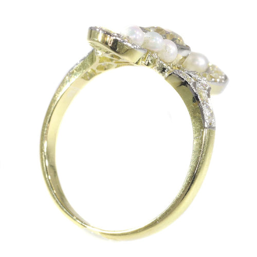 Bague 60 Flow of Love : une bague Art Nouveau en diamant et perle 58 Facettes 21042-0185