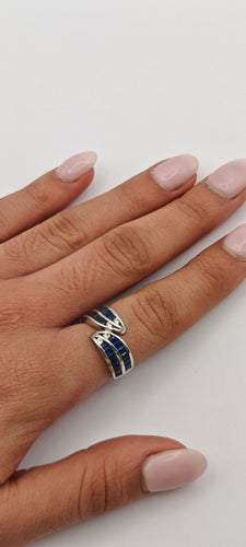 Bague 54 Bague en or blanc, saphir et diamants 58 Facettes