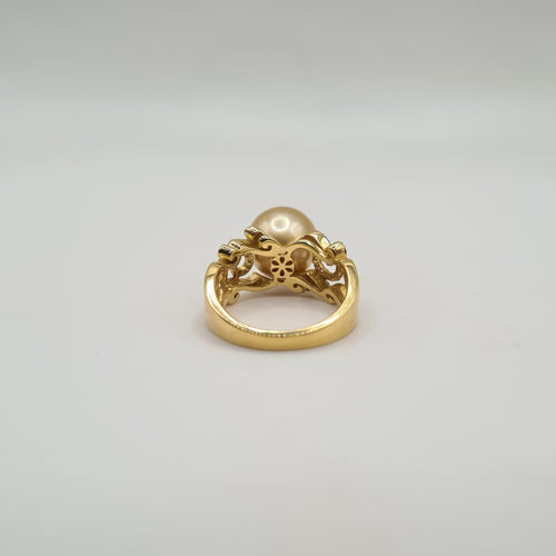 Bague 54 Bague or jaune 18 carats sertie d’une perle de culture et diamants 58 Facettes