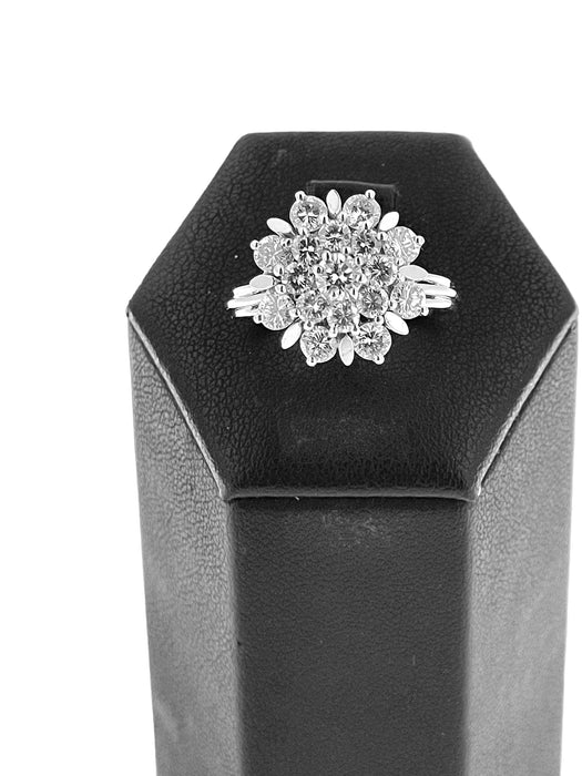 Bague 57 Bague marguerite certifiée HRD en or blanc avec diamants 58 Facettes