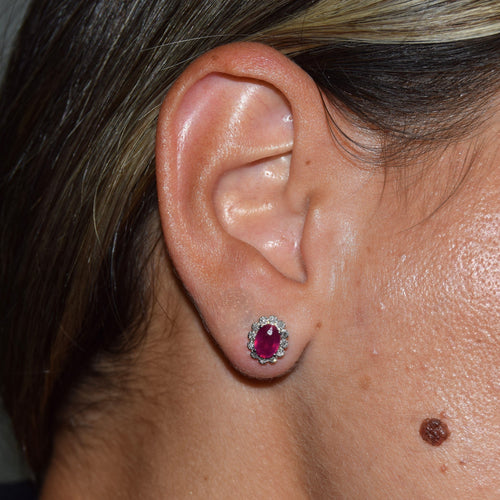 Boucles d'oreilles en or blanc avec rubis et diamants