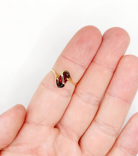 Bague 55.5 Bague vintage or 18k grenat ovale et monture moderniste 58 Facettes A05377