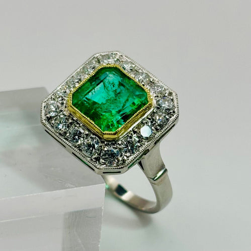 Bague 54 Bague en platine avec émeraude centrale et halo de diamants – Style vintage 58 Facettes 50329