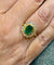 Bague 52 Bague Marguerite en or jaune 18 carats émeraude et diamants 58 Facettes