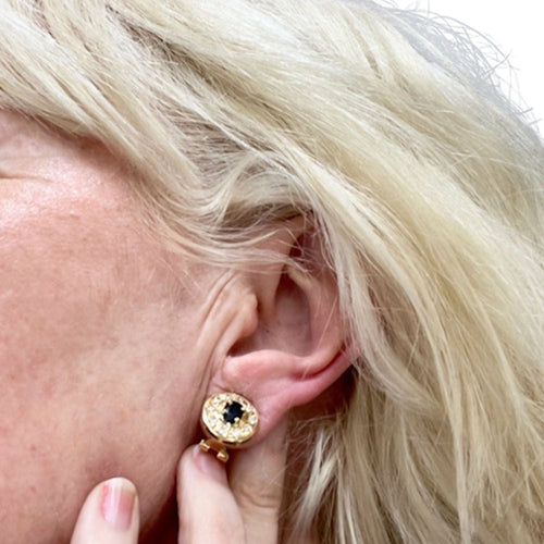 Boucles d'oreilles Boucles d'oreilles contemporaines du XXe siècle en or 18 carats avec diamants et saphirs 58 Facettes Q290B