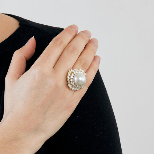 Bague 52 CARL BUCHERER - Importante bague cocktail en or jaune, perle des Mers du Sud, diamants 58 Facettes