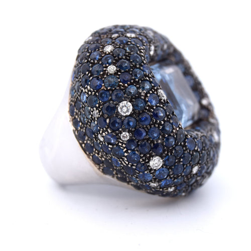 Bague 54 Bague en or blanc avec topaze, saphirs et diamants - Années 1950 58 Facettes