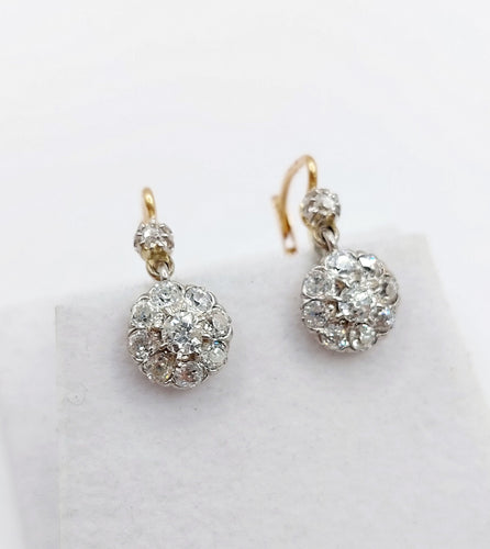 Boucles d'oreilles Dormeuses marguerite - Boucles d’oreilles en or 18k, platine et diamants 58 Facettes A06632