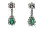 Boucles d'oreilles Boucles d’oreilles pendantes en or blanc 14k, émeraudes et diamants 58 Facettes 11569