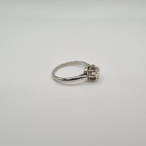 Bague 58 Bague or blanc sertie d'un diamant 58 Facettes