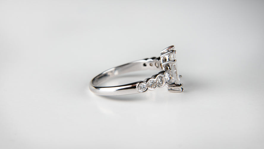 Bague Bague Cluster Diamant Illusion Set 58 Facettes Diarond