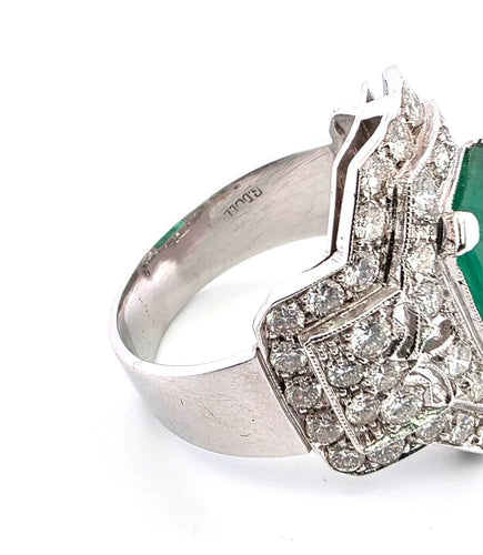 Bague 55 Bague en or blanc avec émeraude et diamants 58 Facettes