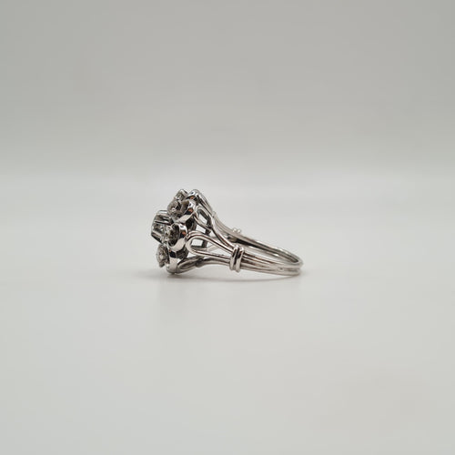 Bague 56 Bague fleur platine diamants 58 Facettes
