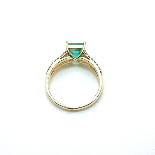 Bague 59 Bague en or jaune avec émeraude taille carrée et diamants 58 Facettes 50386