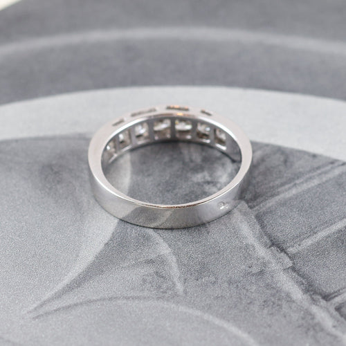 Bague Alliance en or blanc 18 carats sertie de diamants naturels taille brillant 58 Facettes 131455B