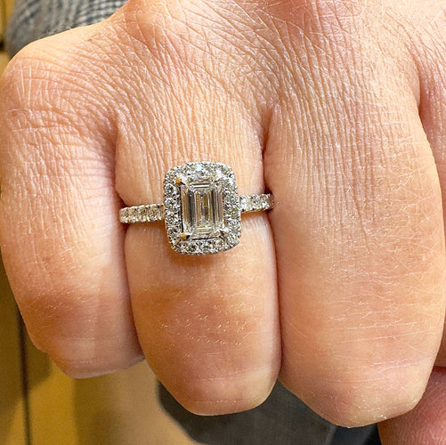 Bague 54 Bague Solitaire diamant taille émeraude 0.72ct 58 Facettes